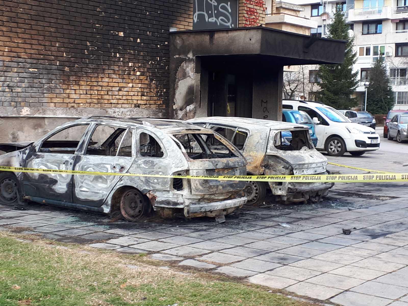 Gorjela dva automobila u sarajevskom naselju Dobrinja