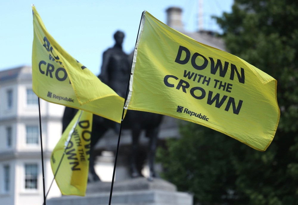 Britanska kraljevska porodica suočena s najvećom krizom monarhije nakon više stoljeća