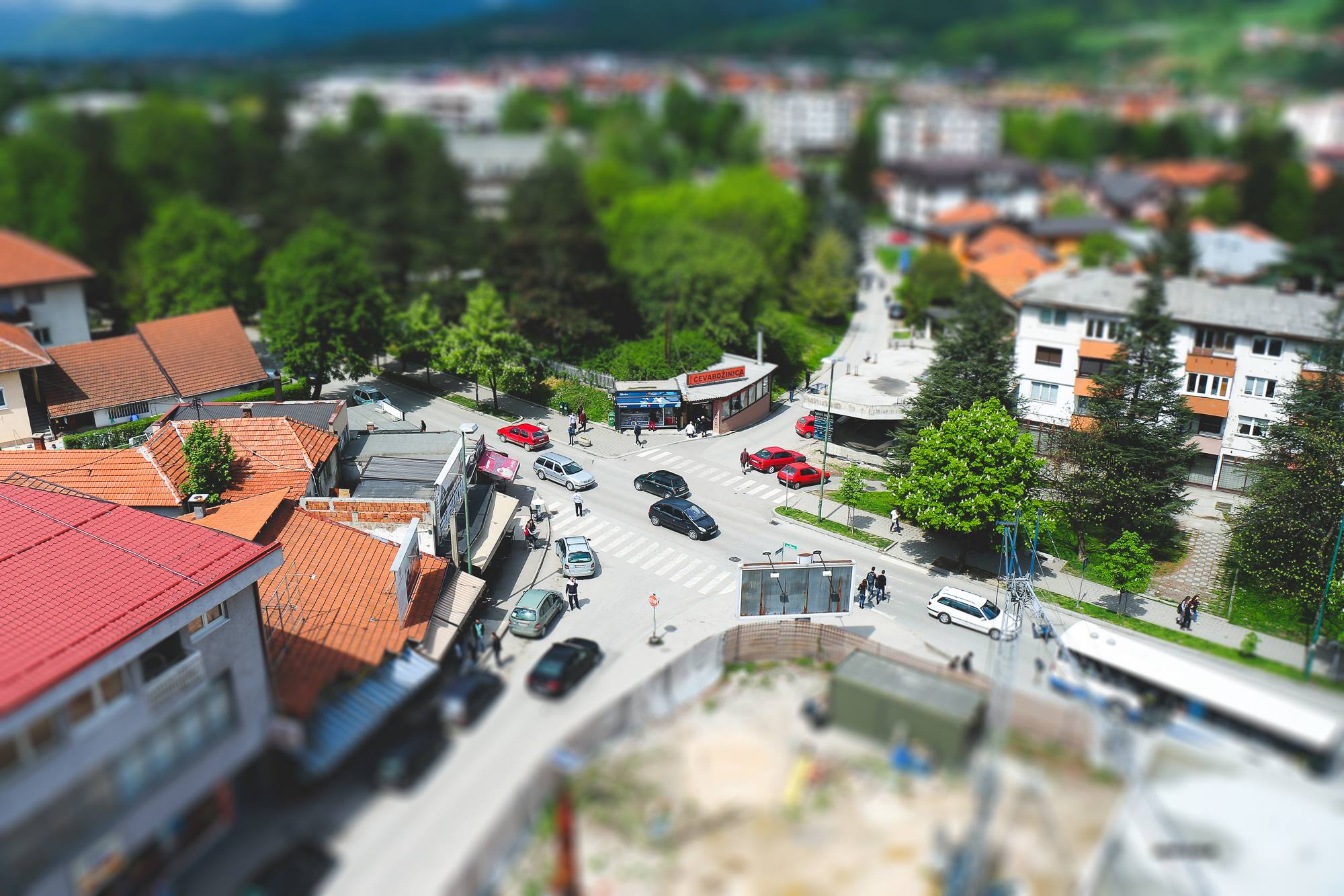 U BiH pretežno oblačno i nestabilno vrijeme s kišom, pljuskovima i grmljavinom