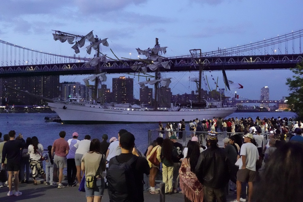 Brod meksičke mornarice udario u Bruklinski most, najmanje dvoje mrtvih