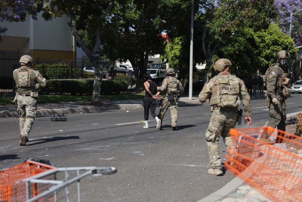 U Los Angeles stižu prve trupe Nacionalne garde