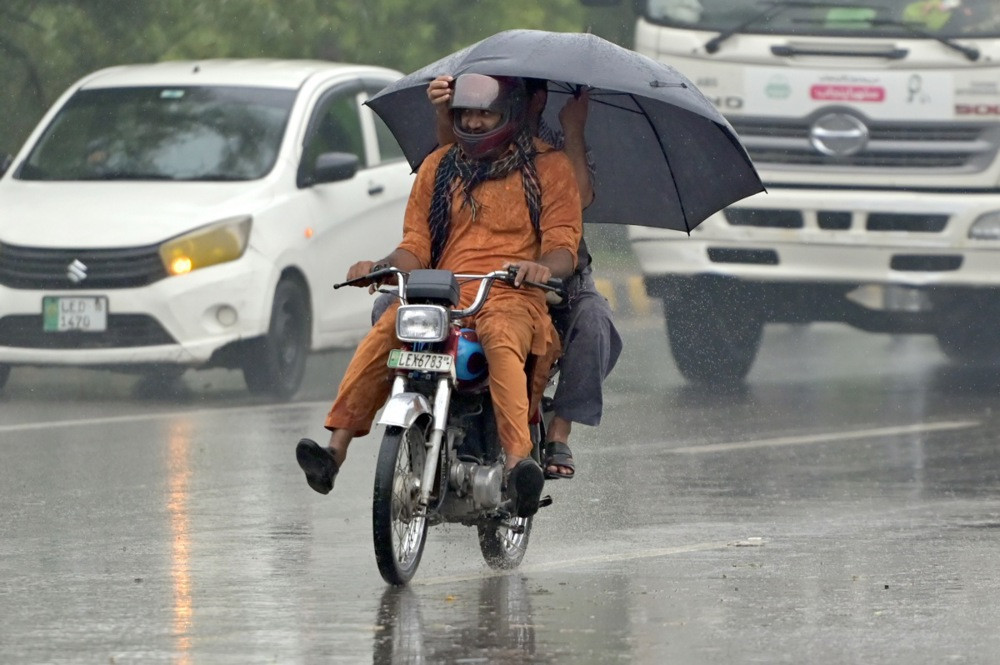 Osam poginulih u bujičnim poplavama u Pakistanu, spašeno ukupno 58 ljudi