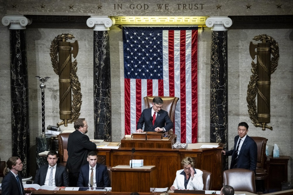 Predstavnički dom SAD-a usvojio zakon o velikim poreznim olakšicama i potrošnji