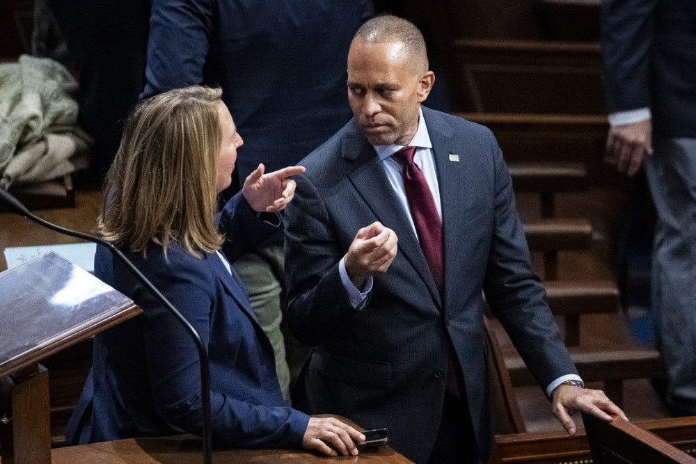 Hakeem Jeffries oborio rekord Predstavničkog doma SAD-a govoreći osam sati i 44 minute