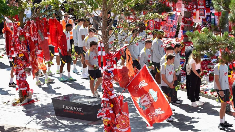 Komemoracija za Jotu i Silvu na utakmici Prestona i Liverpoola