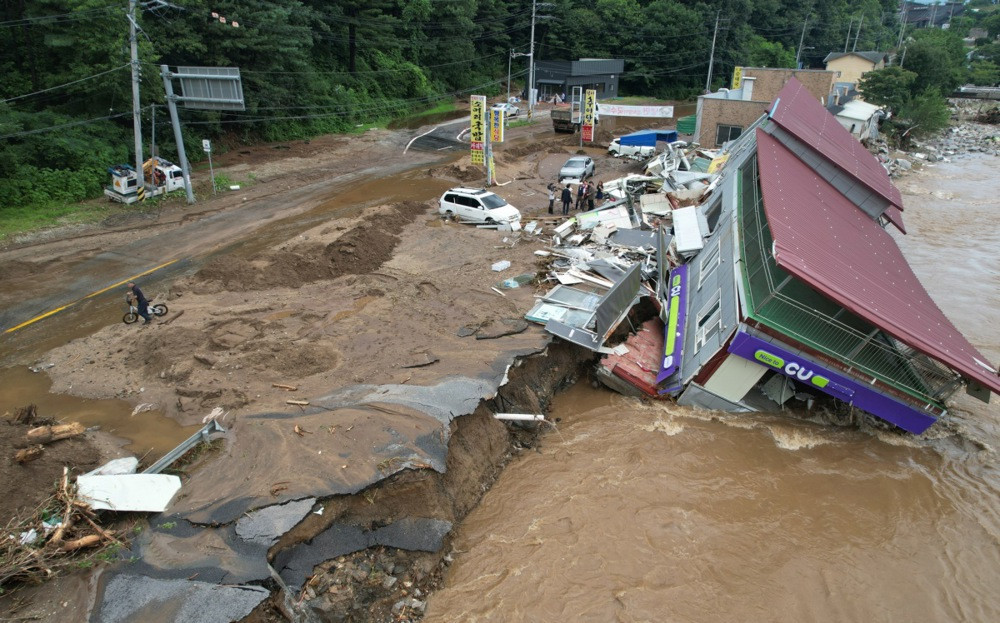 Najmanje 14 mrtvih u poplavama i klizištima u Južnoj Koreji