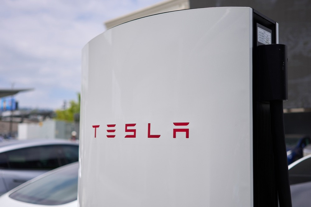 Prodaja Tesle u Velikoj Britaniji i Njemačkoj opala, dok kineski BYD raste