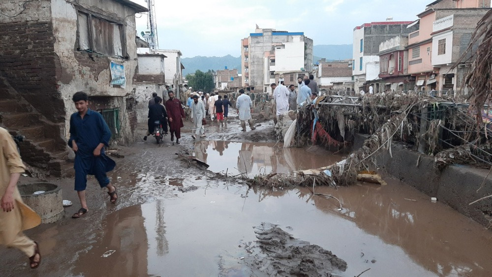 U bujičnim poplavama u Pakistanu poginula najmanje 321 osoba