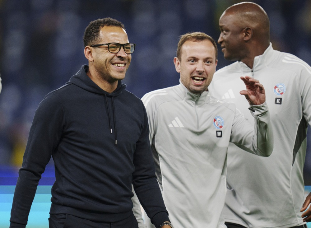 Trener Strasbourga kritikovao navijače zbog transparenata protiv kapitena Emege