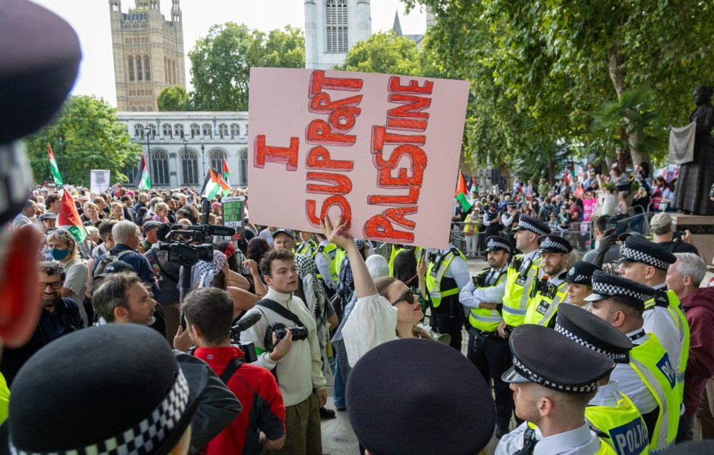 U Londonu uhapšeno 890 demonstranata na protestu za "Palestine Action"