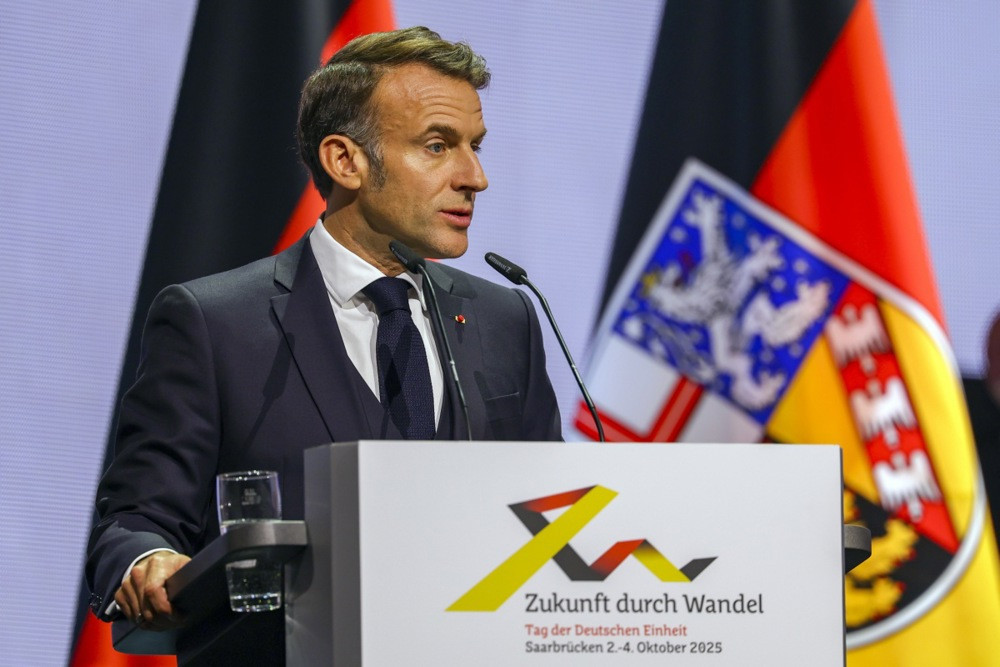 Macron pod sve većim pritiskom da podnese ostavku