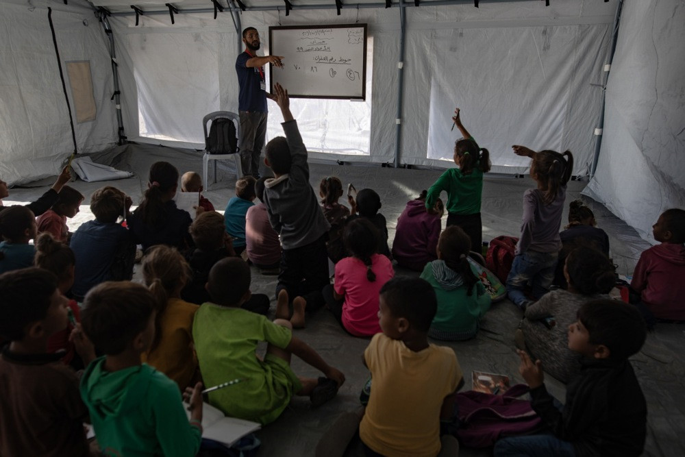 Škole pretvorene u izbjegličke kampove: Tribunal za Gazu dokumentovao sistematski napad na obrazovanje