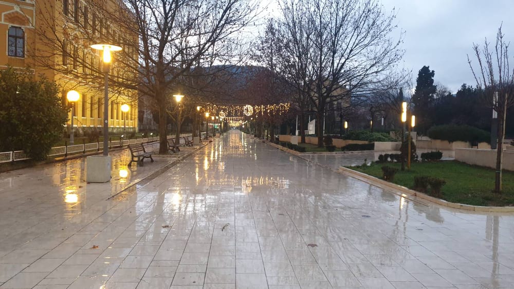 Na mostarskim ulicama tek pokoji prolaznik; želje svima iste: ne ponovila se