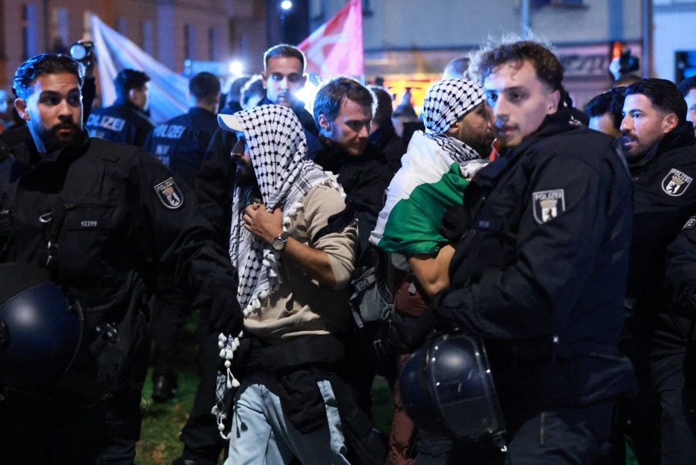 Sukobi na protestu "Ujedinjeni za Gazu" u Berlinu, policija hapsila okupljene