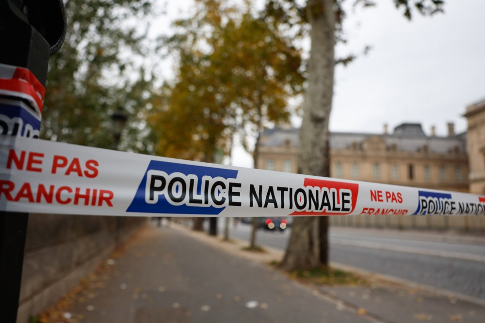 Francuska policija privela posljednjeg osumnjičenog za krađu dragulja iz muzeja Louvre