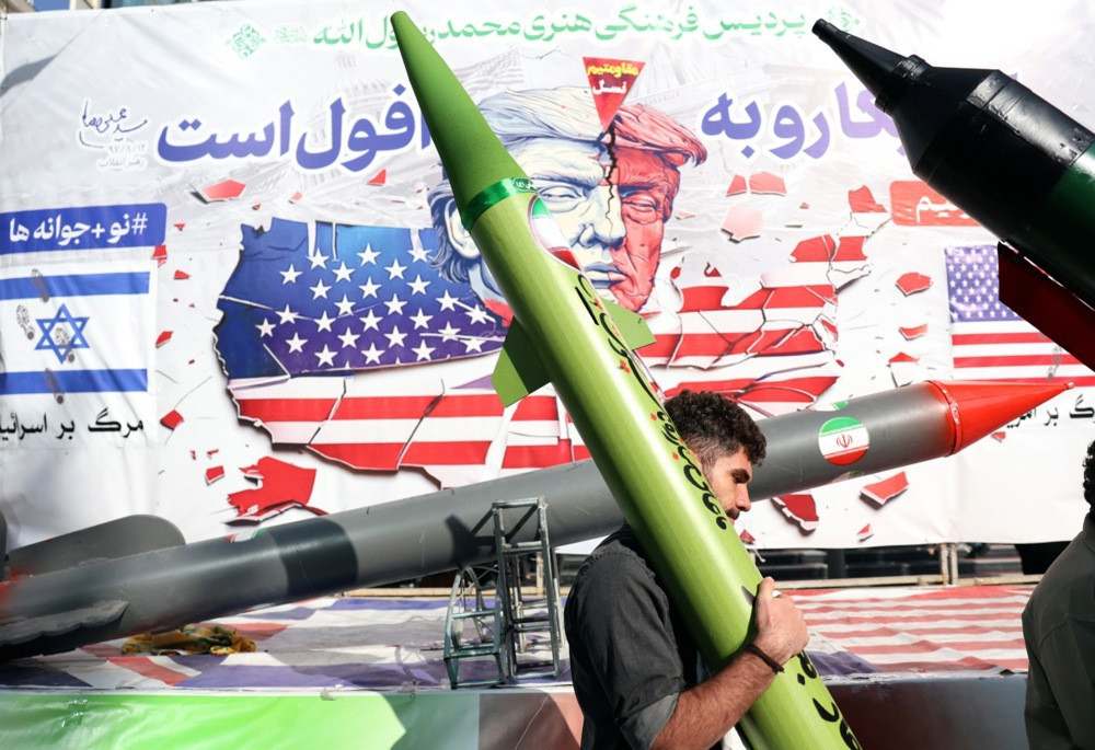 Iran obilježio 46. godišnjicu zauzimanja Ambasade SAD-a u Teheranu