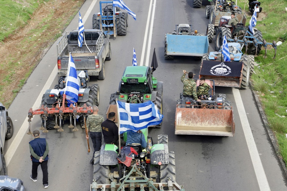 Poljoprivrednici u protestu na Kritu zatvorili aerodromsku pistu