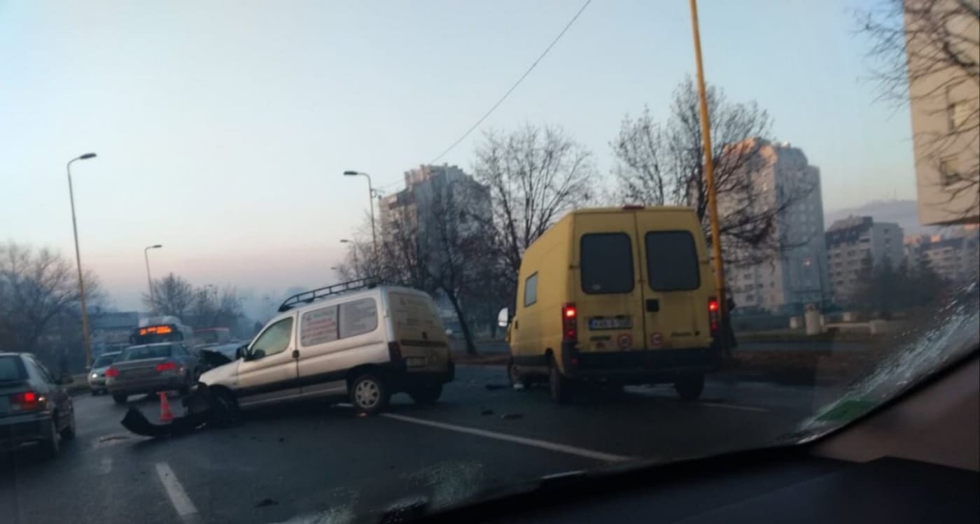 Dvije osobe povrijeđene u saobraćajnoj nesreći u Tuzli