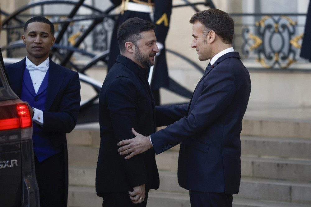 Zelenski stigao u Pariz na razgovore s Macronom