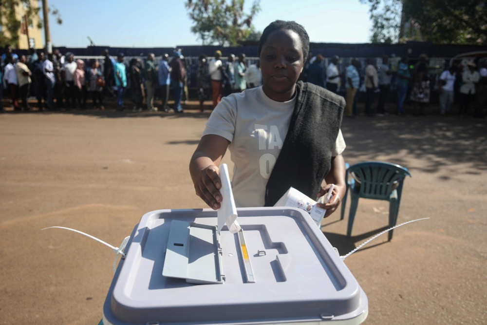 Ugandanci izlaze na izbore koji bi mogli omogućiti nastavak vlasti za Musevenija