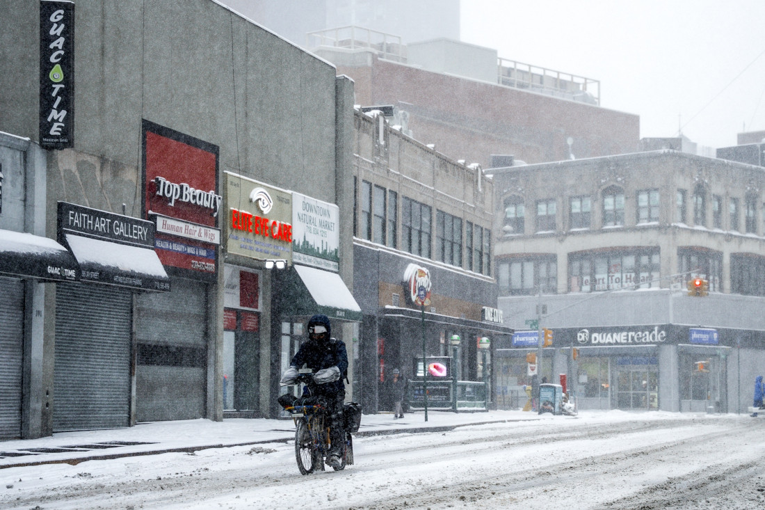 Snježna oluja pogodila New York, vanredno stanje, otkazano 2.000 letova