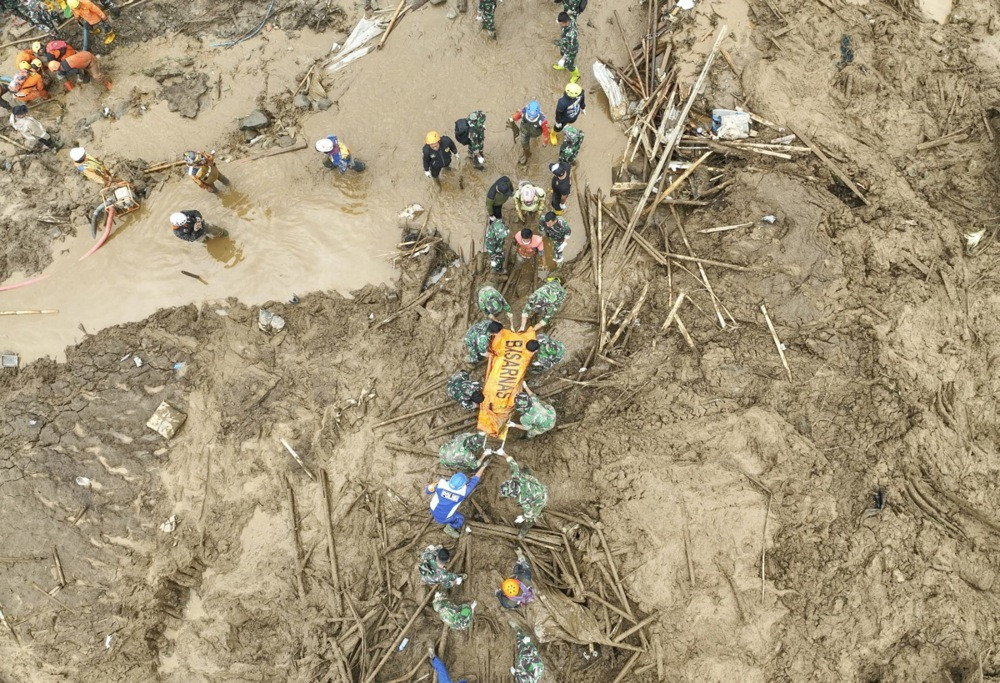 Sedam dana nakon klizišta u Indoneziji - Potraga za 25 nestalih, 55 poginulih