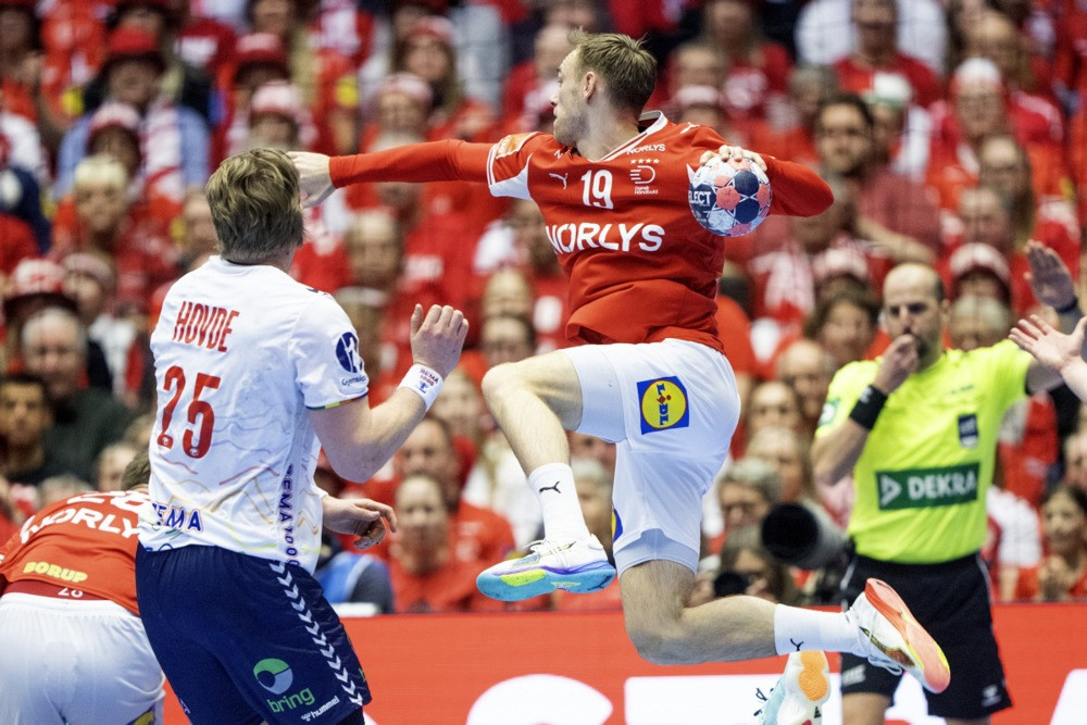 Danska na Island, Njemačka na Hrvatsku u polufinalu Eura