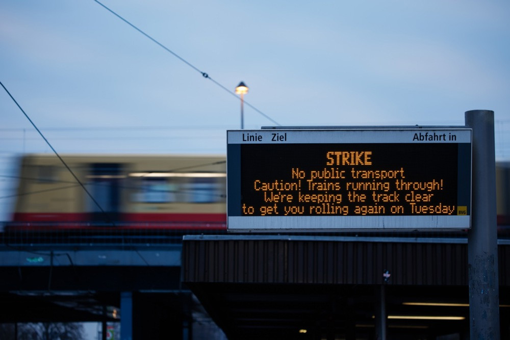 Desetine hiljada radnika u transportnom sektoru Njemačke stupile u štrajk