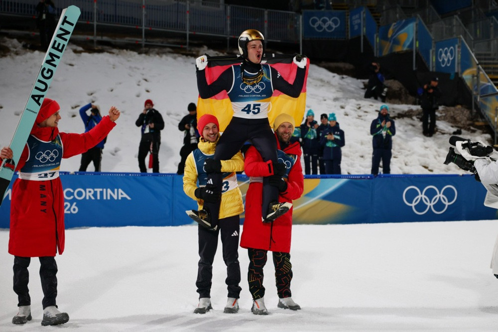 Njemački takmičar Raimund osvojio zlato u ski skokovima na ZOI u Milanu i Cortini
