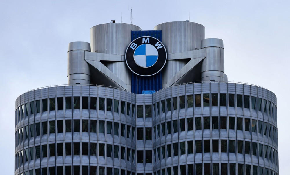 BMW povlači desetine hiljada vozila zbog rizika od požara u sistemu pokretanja