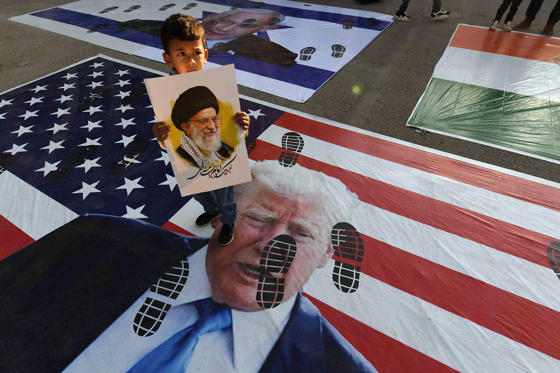 Iranski vrhovni vođa upozorio da bi američki ratni brodovi mogli biti "potopljeni"