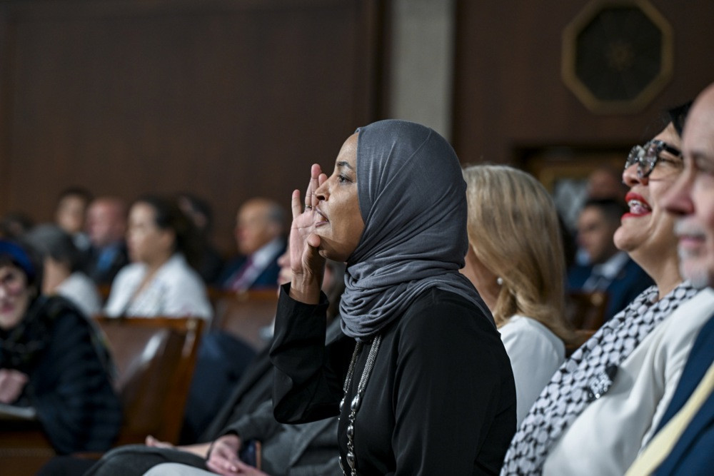 Američka kongresmenka Ilhan Omar osporila zakonitost pretresa svog doma