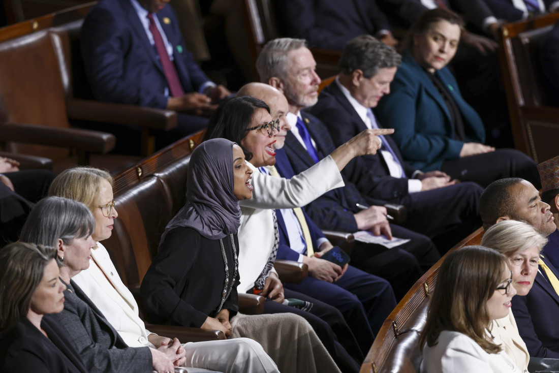 Zastupnica uzvikivala Trumpu tokom obraćanja o stanju nacije: "Ubijate Amerikance"