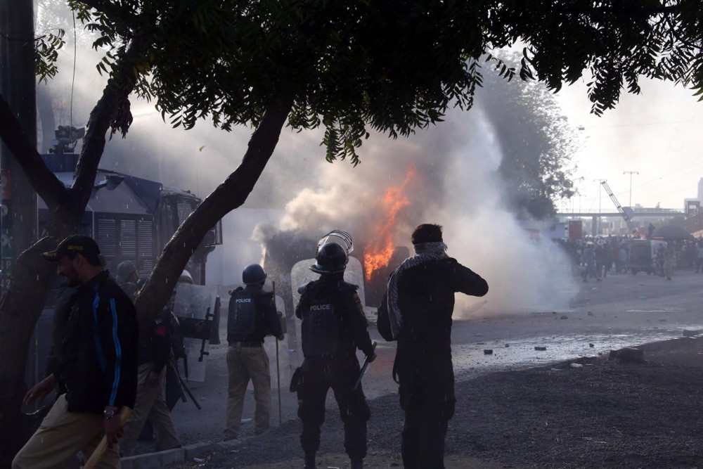 U Karachiju više od 10 osoba poginulo u sukobima s policijom