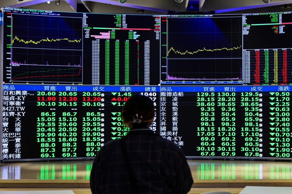 G7 razmatra oslobađanje hitnih zaliha nafte dok cijena prelazi 100 dolara po barelu