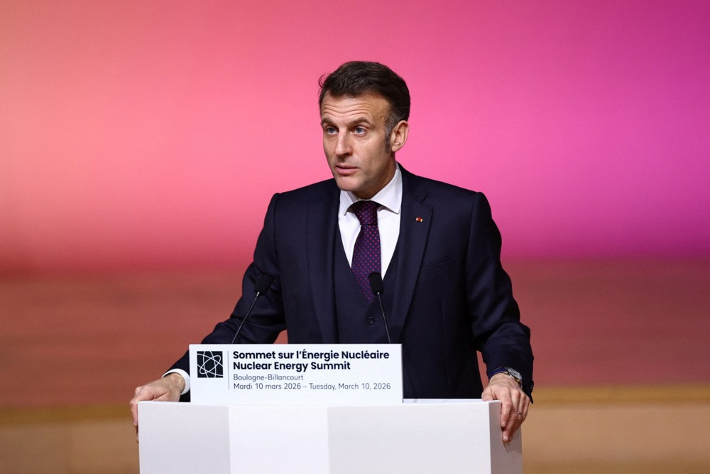 Aktivisti Greenpeacea upali na samit i prekinuli Macrona