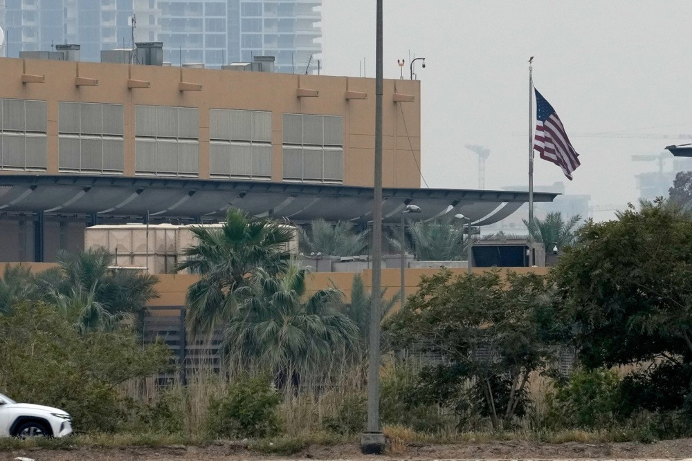 Američka ambasada meta napada u Bagdadu dok su četiri osobe povezane s Iranom ubijene u odvojenom udaru