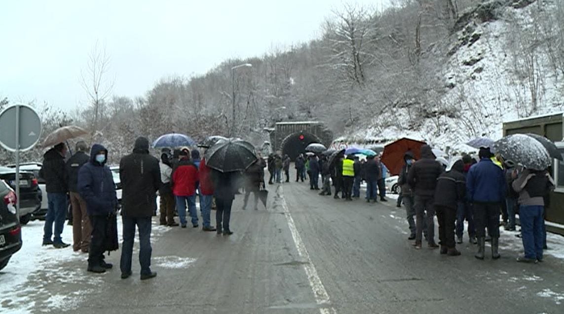 Privrednici nakratko blokirali M-17 zbog najave  rekonstrukcije Crnaje