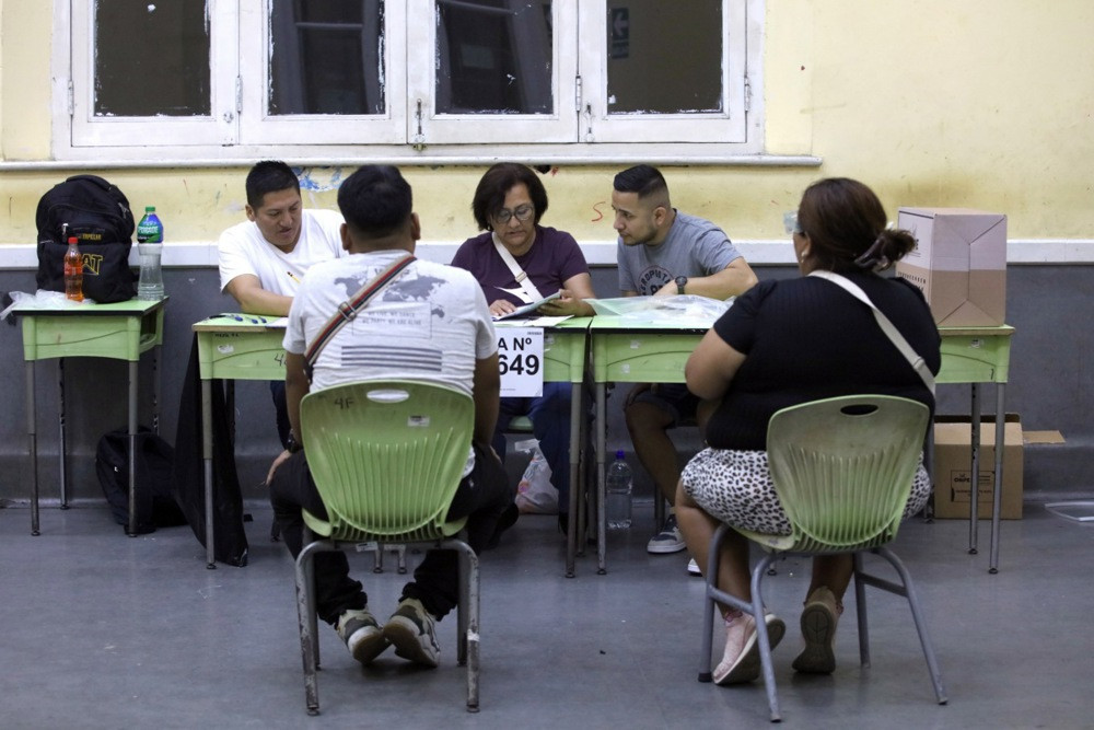 Problemi s brojanjem glasova na izborima u Peruu, glasanje se nastavlja danas