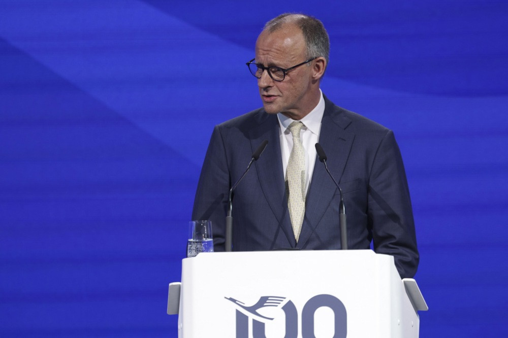 Merz: Manje letenja nije opcija; Lufthansa ključna za njemačku ekonomiju