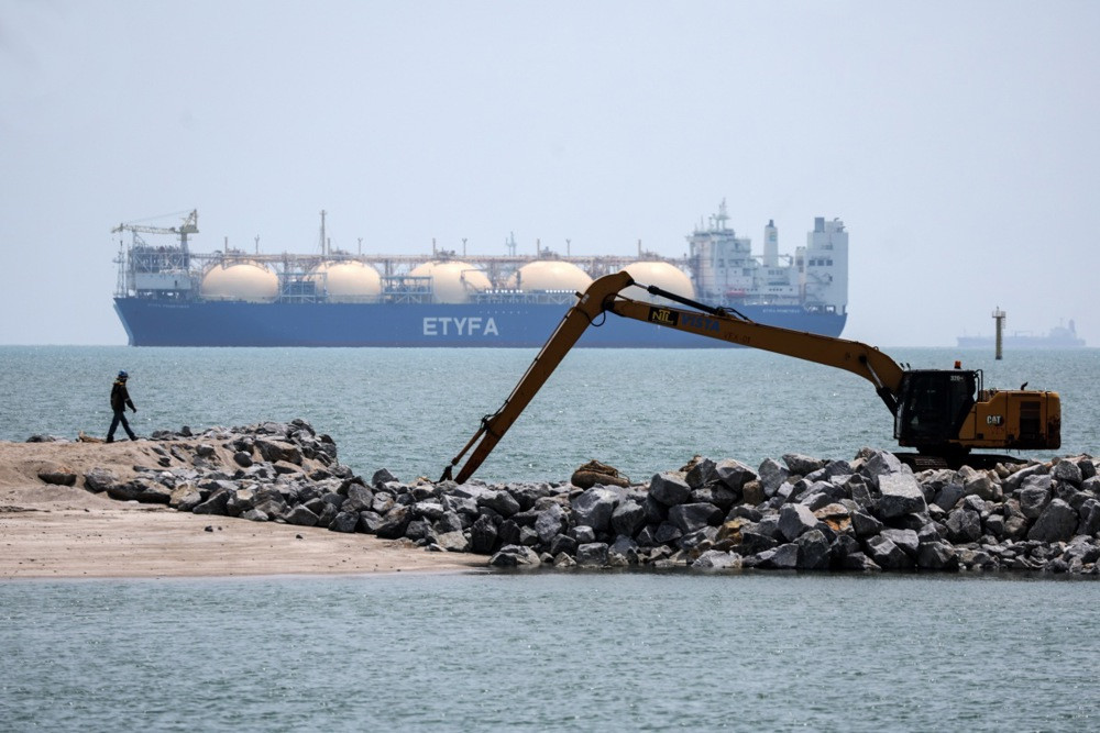 Tanker pogođen nepoznatim projektilom u Hormuškom moreuzu, povrijeđena dva člana posade