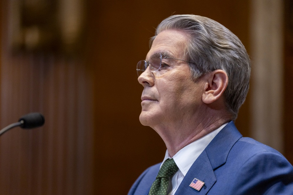 Američki ministar finansija: Iranska naftna industrija pred kolapsom zbog blokade Hormuškog moreuza