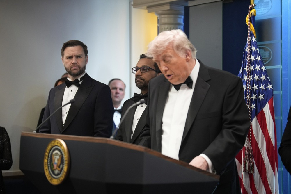 Trump tvrdi da je Iran u kolapsu i traži hitno otvaranje Hormuškog tjesnaca