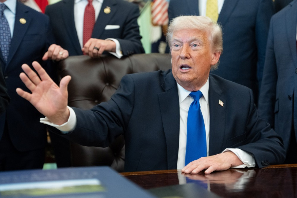 Trump najavio povećanje carina na automobile iz EU-a na 25 posto