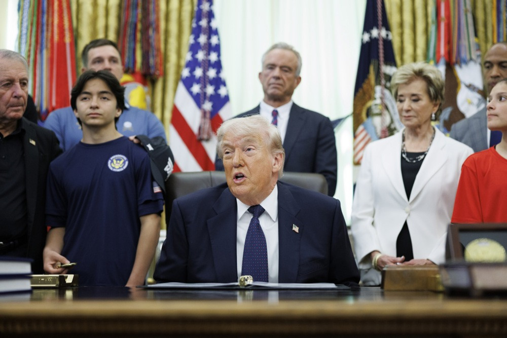 Trump: Pauziramo operaciju 'Projekt sloboda' ali blokada luka ostaje na snazi