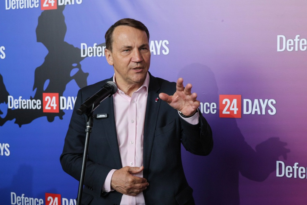 Sikorski: NATO haos oko američkih trupa zbunio Moskvu