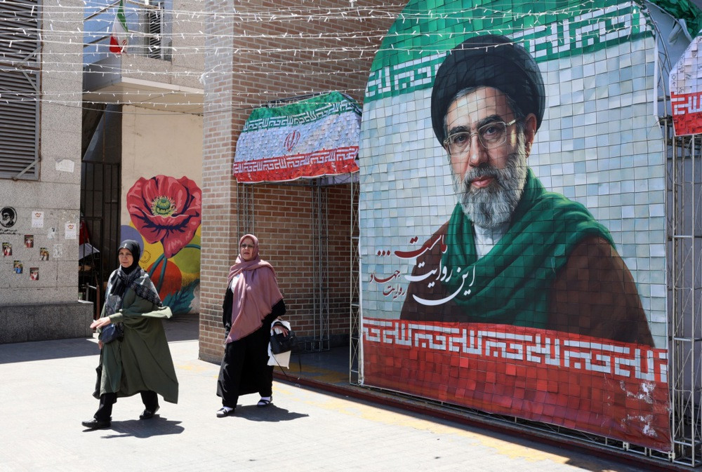 Khamenei: "Rat nameće teži teret odgovornosti zvaničnicima Islamske Republike"