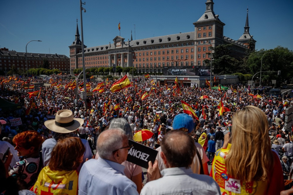 Održani masovni protesti u Madridu protiv premijera Pedra Sánchezа