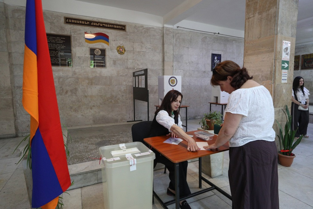 U Armeniji otvorena biračka mjesta: Više od 2,5 miliona građana bira novi saziv parlamenta