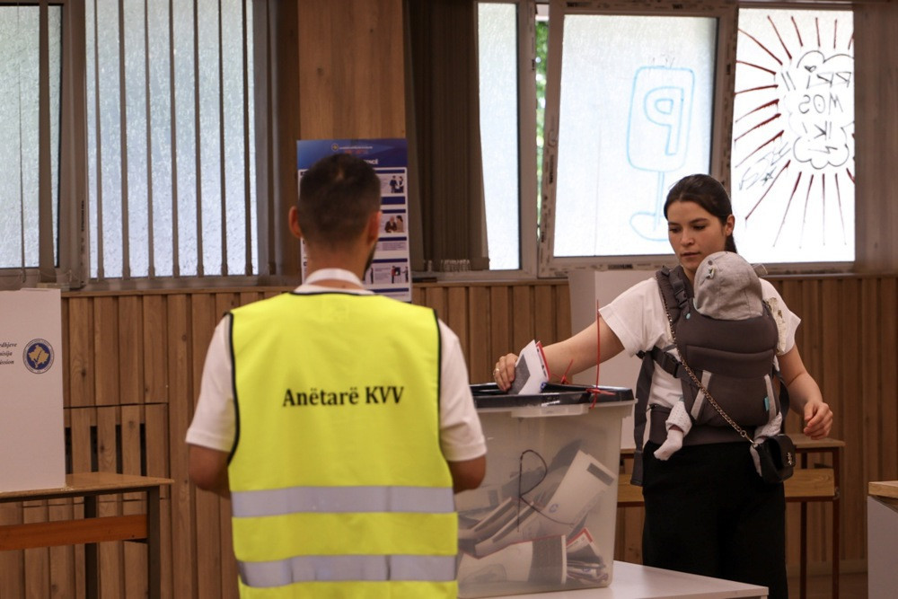 Zatvorena birališta na Kosovu: Građani glasali na prijevremenim izborima